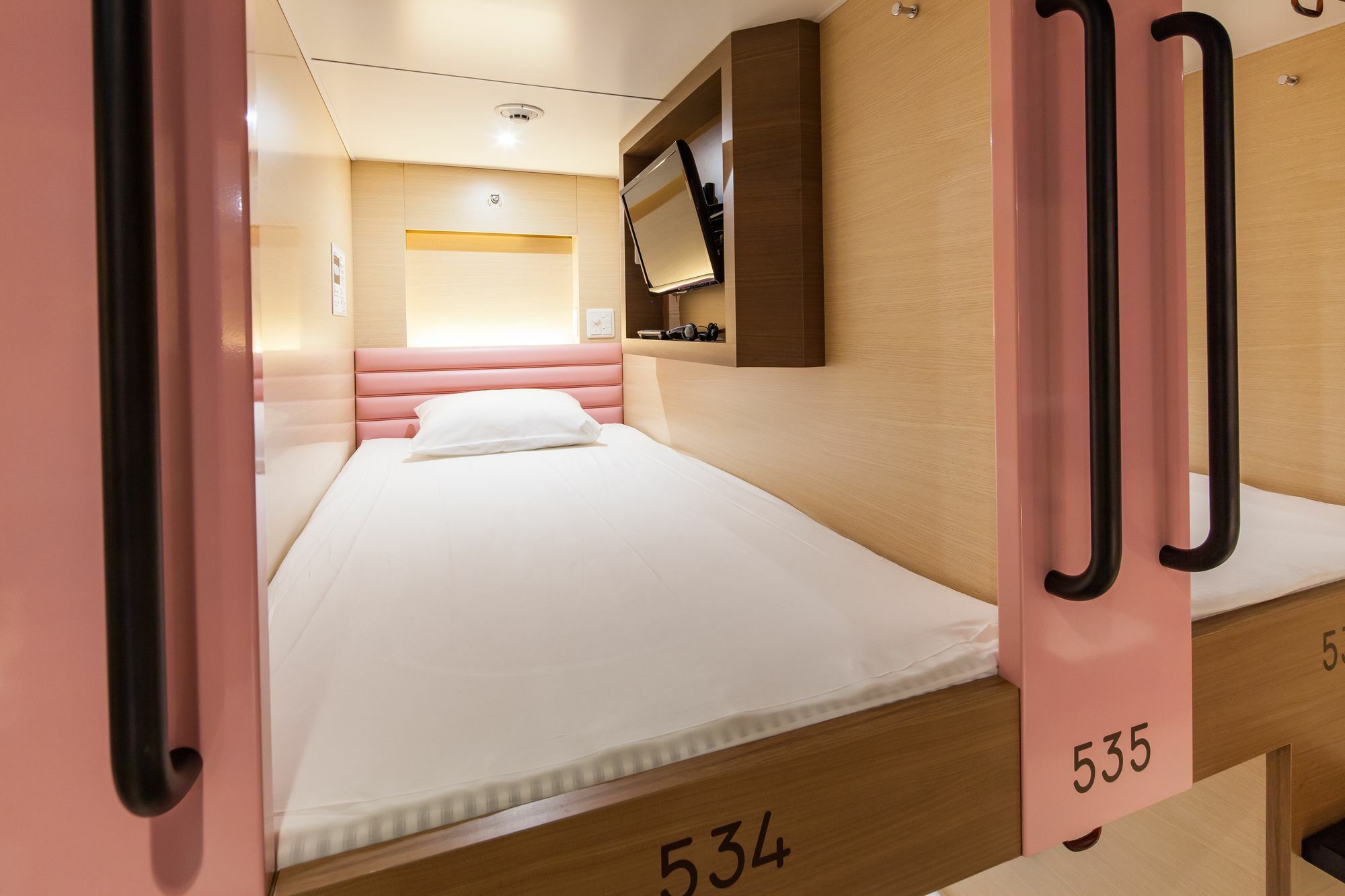 Y'S Cabin Osaka Namba Exteriör bild